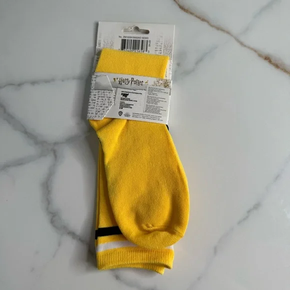 NWT Harry Potter Hufflepuff house socks yellow/gold - Picture 3 of 5